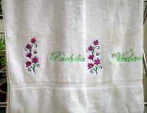 Flowers with a Bee Couple Set (2 Towels)